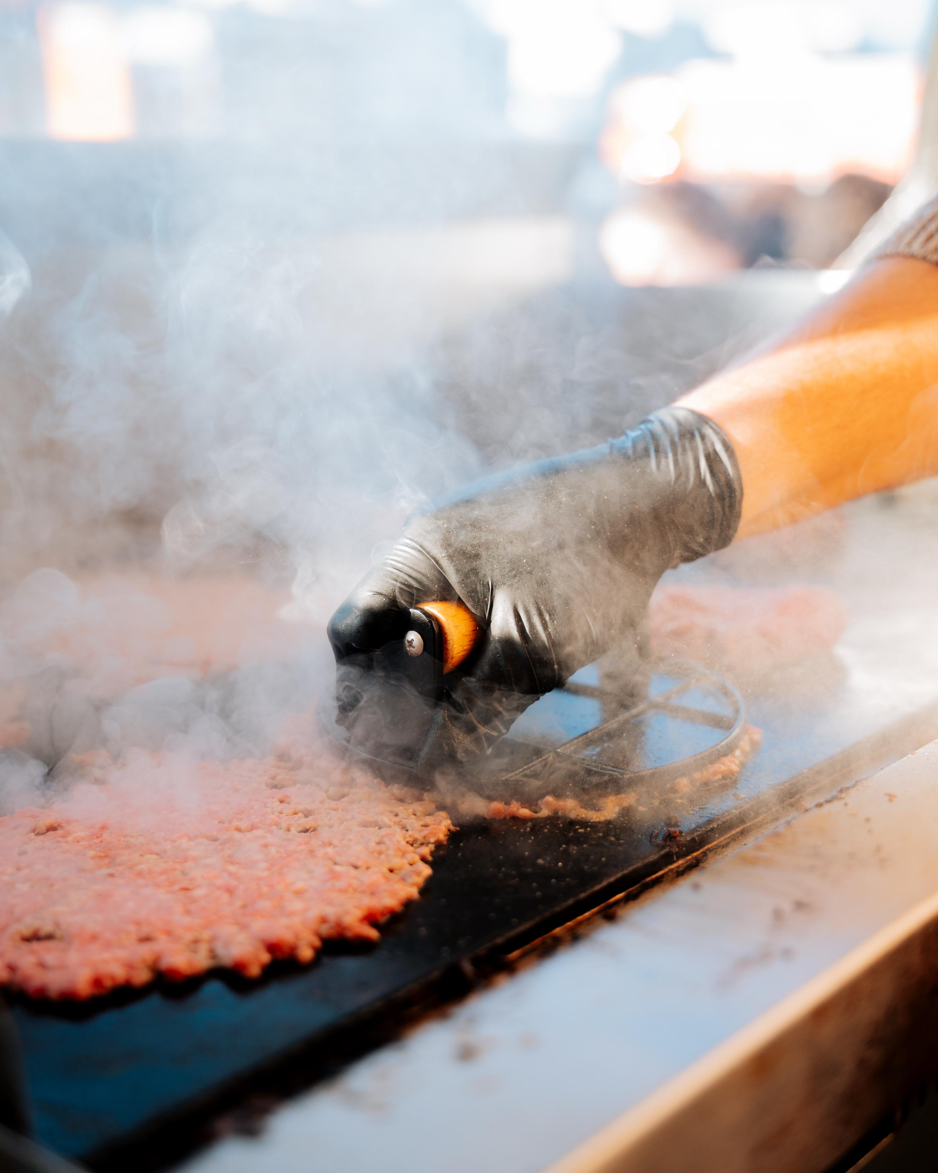 Smashies Smash Burger Zubereitung - Frisch gesmashed in St. Gallen